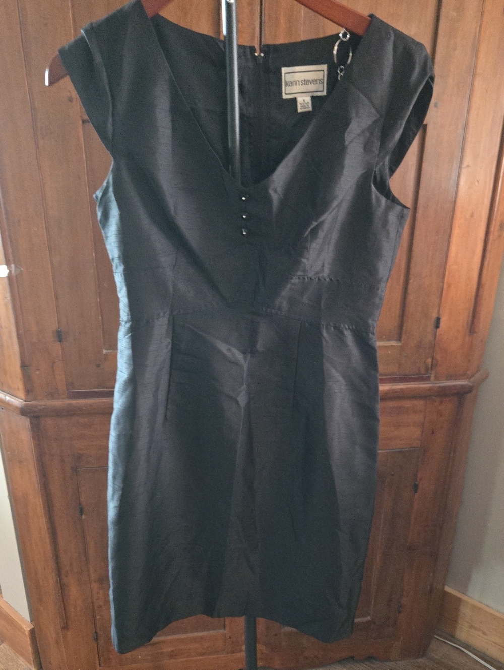 Karin Stevens Black Cap-Sleeve Sheath Dress